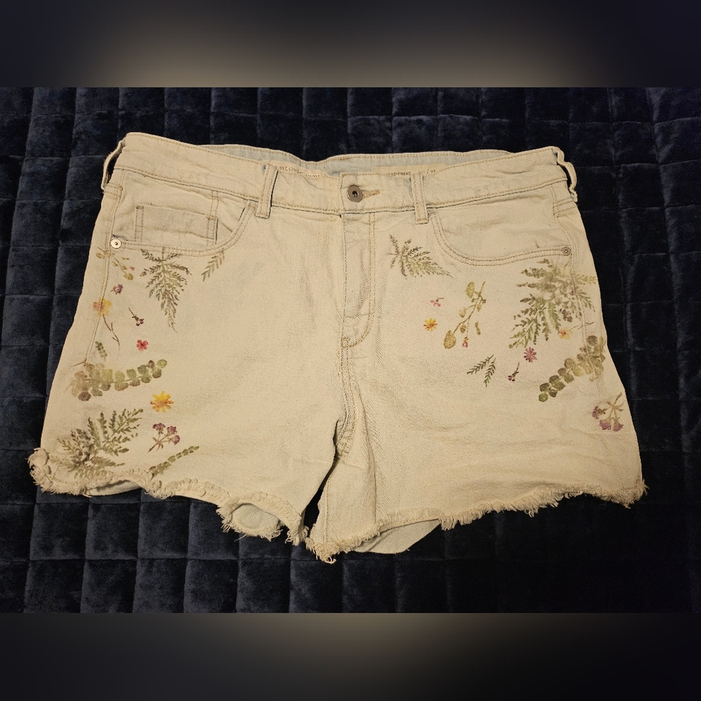 Pilcro and the Letterpress by Anthropologie light wash jean shorts 32- print